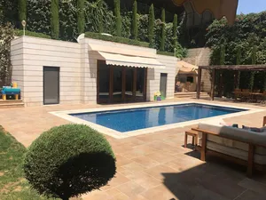 فيلا مستقلة مميزه جدا   في عبدون على ارض دونم و50 م