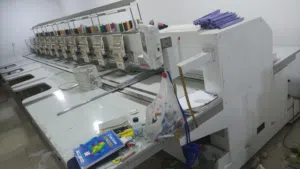 للبيع مكينة تطريز صناعية 10 رؤس بحالة جيده حدا