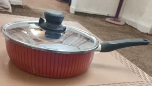 قلاية او طنجرة تيفال الاصلي حجم ضخم ومتين وتدوم لسنين مع غطاية وتنفيسه