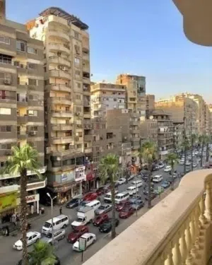تطل كلها علي فيصل الرئيسي للمستثمرين مساحة كبيييييييييييرة متاجرة ب10الاف شهرياً سوبرلوكس عالمفتاح د