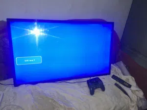 شاشه 43 بوصه شاشه جيده جيدا حالتها ممتازه مع ريموت ذكي العيب فالخط دا بس ب امانه لاكن شاشه حلوه