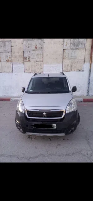سيارة بيجو بارتنر