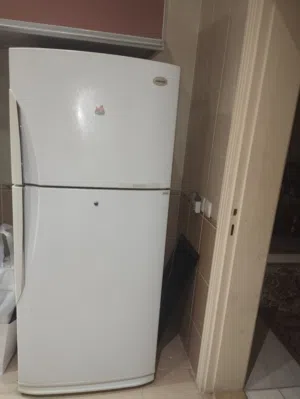 ثلاجة مطبخ نظيفة