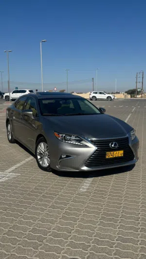 للبيع لكزس ES 350 2016.