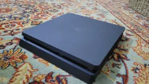ps4 slim   مهكر دسكة فيه 6 العاب 500 gb معاه ايد وحدة