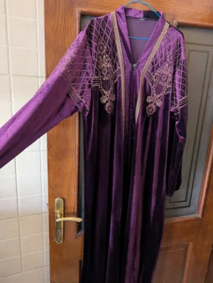 عباي مخمل خفيف تلبس لحد قياس 3 XL