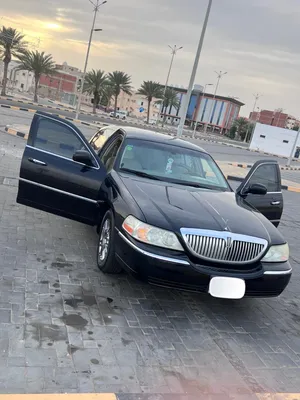 Used Lincoln Town Car in Yanbu