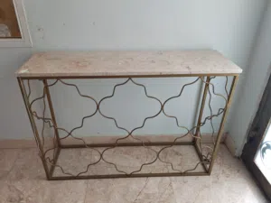 طاوله جانبيه مستعمله بحالة جيدة جداً