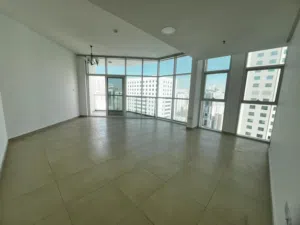 ثلاث غرف وصاله مع خزائن في الحائط غرفة غسيل غرفه ستور باركينج مجاني