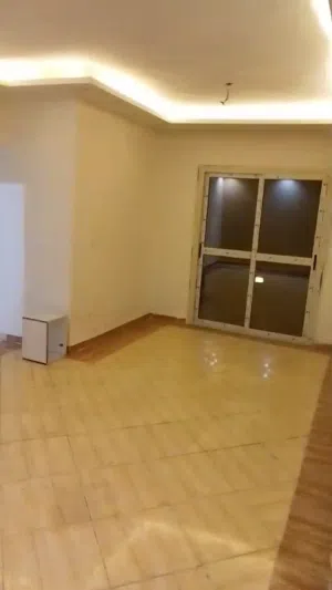 شقه للبيع في اكتوبر منطقه ال 800 فدان