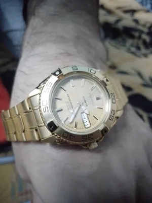 Seiko . Analog Quartz . Gold2