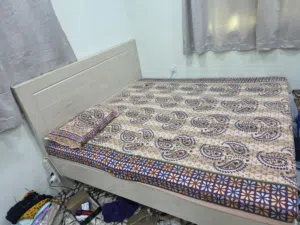 King Size Bed & wardrobe