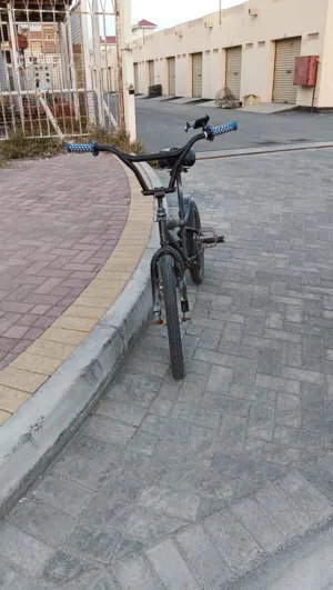 لبيع سيكل كوبرا مقاس 20 لون اسود وعليه نقاط بيضاء شغال 100/100 وقابل للتفاوض