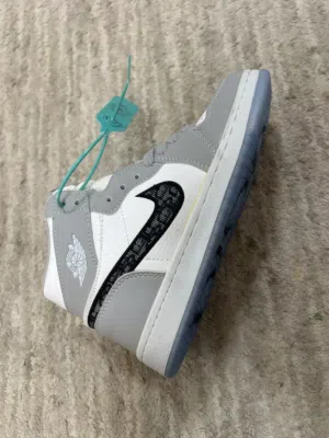 Nike Dior Air Jordan 1 Lowجديد بدون كرتون  قياس 36    Nike Dior Air Jordan 1 Low