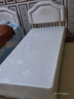 سرير وخزانة ملابس للبيع