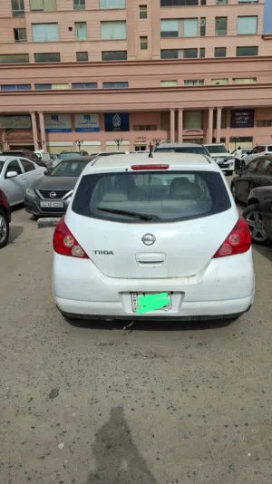 للبيع نيسان تيدا موديل 2007 الماكينة الكبيرة 1800 CC