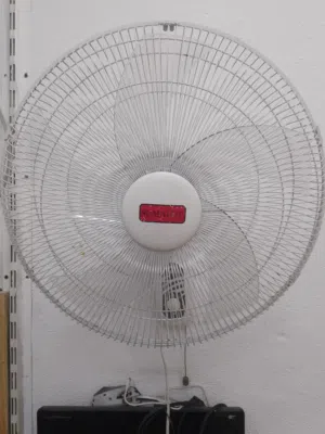 مروحة حائط نوعية SUMALUX مستعملة للبيع