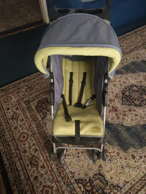 عربة أطفال شبة جديدة