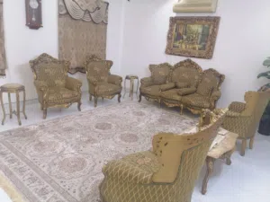طقم كنب وكراسي كلاسيك ملكي مذهب بحالة ممتازة