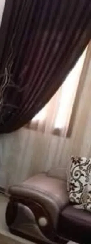 ستار جلسة بحالة جيدة مع السكة والمسكات زوز جانبيات زوز متر ونصف والداخلي 5 متر