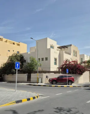 5 Bedrooms . Unfurnished . Yearly1