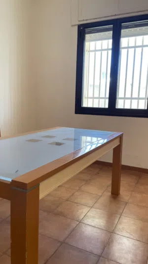 طاولة المانية الصنع