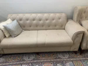 تخم قنفات مع ميز وطبلات