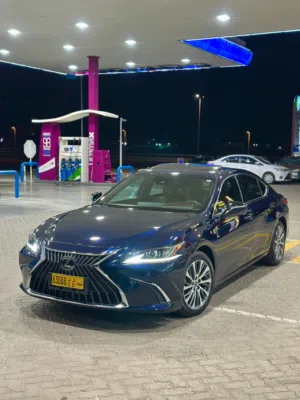 عرض خيالي وصفقة لكزس ES350 2019 الفل اوبشن بحالة الوكالة وقمة في النظافة وبسعر خيالي