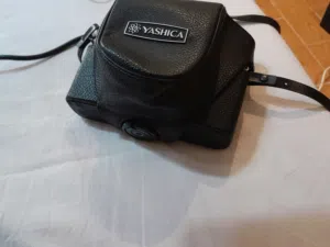 كاميرا تحفه انتيكا بالجراب بتاععها وكل مشتملاتها صنع سنه 1949م yashica استعمال يوم واحد اول ما جات