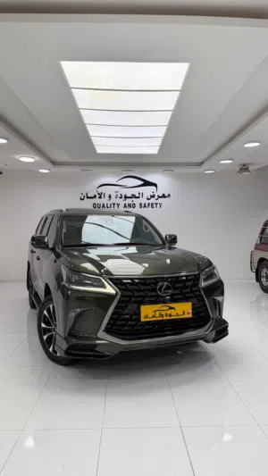 سيارة لكزس LX 570 موديل 2021 للبيع بحالة ممتازة