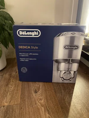 DeLonghi Dedica Style Espresso Pump Coffee- Ec685.M