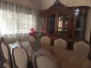 طاولة سفرة خشب بلوط عالي الجودة 8 كراسي