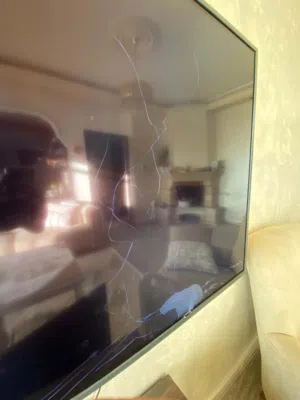 شاشه تلفزيون LG مكسوره الشاشه تصلح قطع غيار داخليه