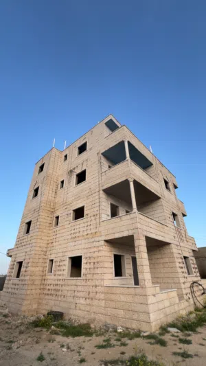 عمارة سكنية للبيع اربع طوابق بالاضافة الى بيت مستقل موجود في نفس قطعة الارض