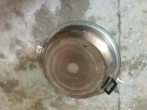 خبازة عراقية تخبزين عليها خبز التنور وتسوين الفطاير والبيتزة وتشوين عليها إي شي تبينه