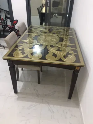 طاولة طعام كبير تكفي 6اشخاص