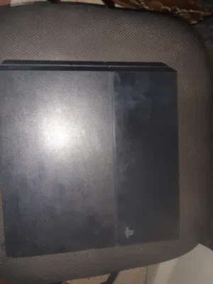 بلايستيشن4 فات نظيفه ومستعمل معها يديتين كوبي وكوبي ون 500جيجا فبها العاب حديثه معها جميع اسلاكها