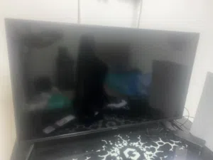 للبيع شاشه SKYWORTH 43 بوصه