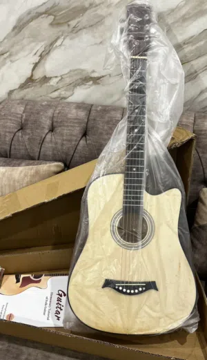 للبيع جيتار جديد غير مستخدم بالكرتون New Guitar