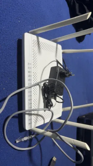 راوتر مع كامل اغراضه