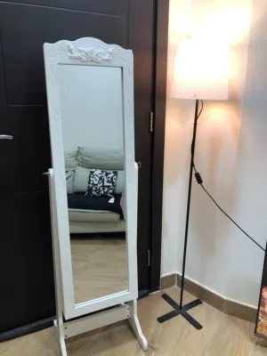مرايا مع تسريحه بها ادراج وعلاقات وارفف للاكسسوارات مخمل من الداخل خشب زان