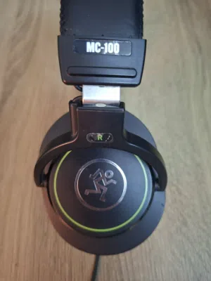 Mackie MC-100