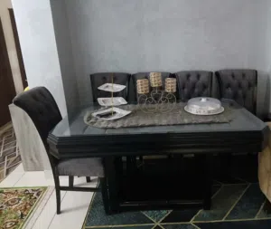 طاوله سفره بحاله الوكاله مع 6 كراسي