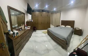 غرفة نوم بحالة ممتازة