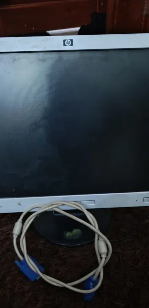 شاشة كمبيوتر من شركة hp