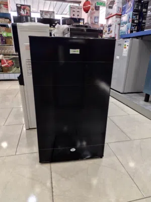 عرض نااار على ثلاجة مكتب تكماز اسود او سلفر 91 لتر مع مفتاح