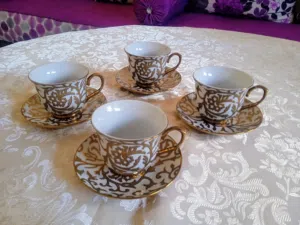 4 فناجين القهوة كبار بالطباسل ديالهم من البورسلين الحر مطلي بماء الذهب للمطبخ