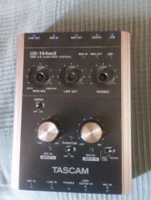 interface (2 Chanel sound card)