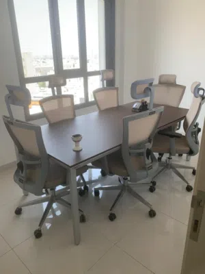 للبيع طاولة إجتماعات أنيقة Elegant metting table for sale