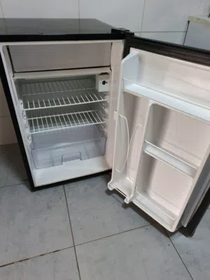 ثلاجة جنرال بحاله ممتازه شغاله عالفحص